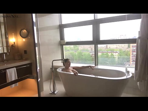 ❤️ Tremendous nwa ọhụrụ mmasị jerking anya ọtụ ya n'ime ụlọ ịwụ ahụ ❤️ Anal porn ❌️